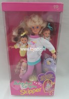 042 - Barbie doll playline - several dolls