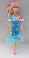084 - Barbie doll playline - several dolls