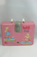 285 - Barbie vintage carry cases