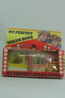 004 - Doll Houses