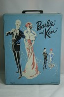 043 - Barbie vintage carry cases