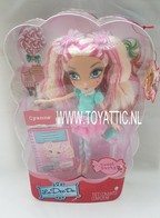 060 - Barbie doll playline - several dolls